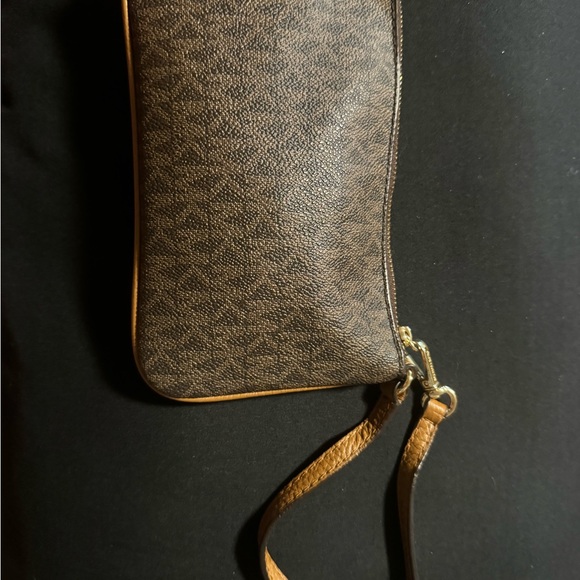 Michael Kors clutch wristlet - Picture 4 of 9